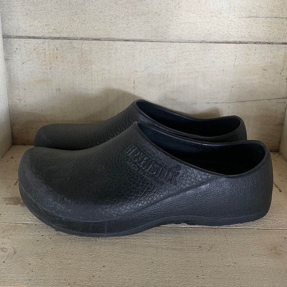 Birkenstocks black slip on clogs mens size 8 womens size 10 slip resistant
